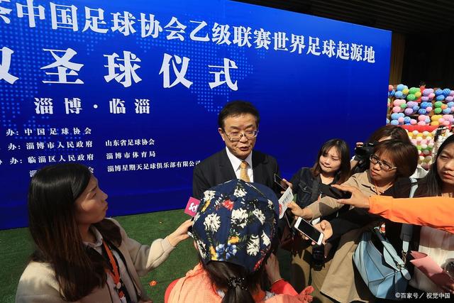 电讯报：图赫尔希望球员既能专注训练，也能形成一种“兄弟情谊”